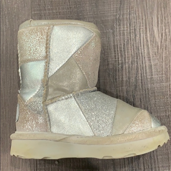 Sparkly uggs size 6 toddler - Picture 7 of 8